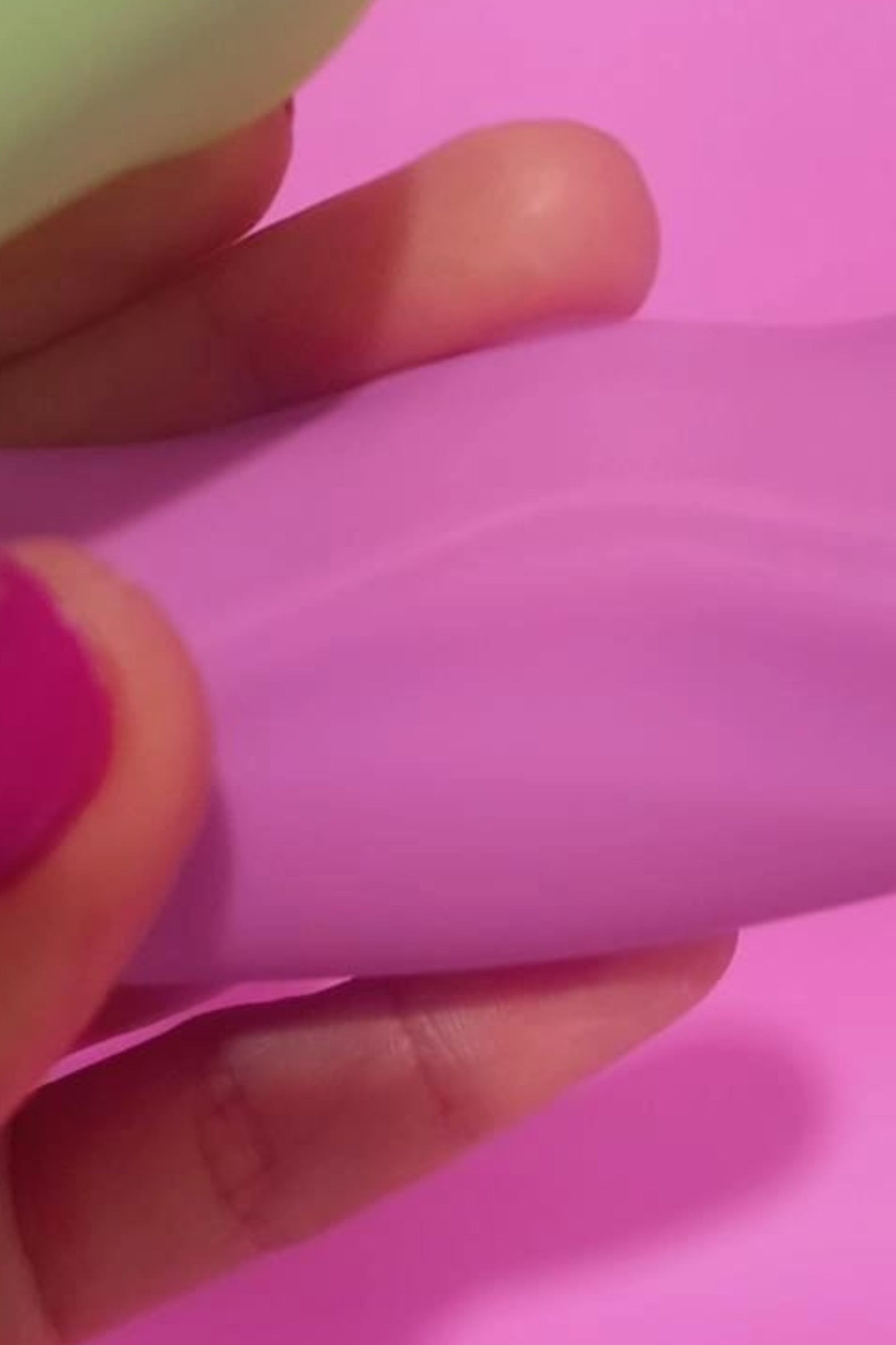 Macetando – Vibrador Penetrável com Função Tapping e Estimulador de Clitóris